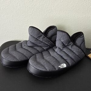 The North Face Thermoball ECO Traction Thermal Bootie Men's Dark. Size 11